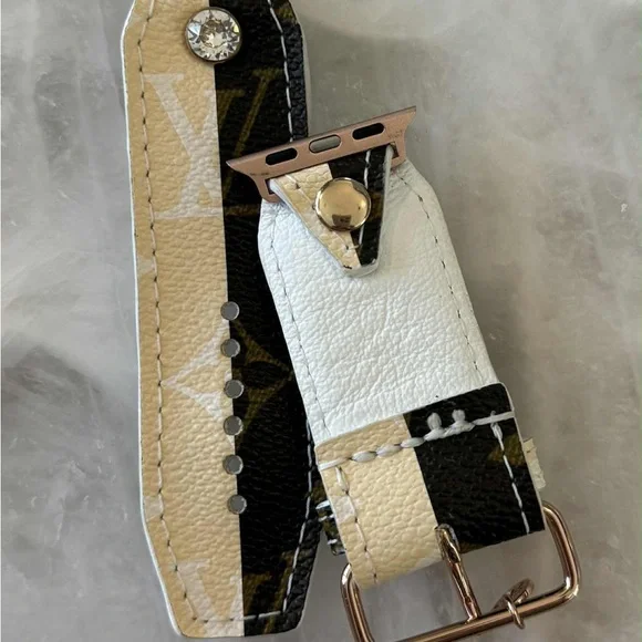 Super Rare Spark*l Louis Vuitton Rayures Apple Watch Band - Size 2 - Picture 4 of 4